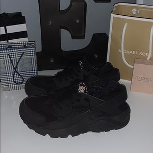 Triple black Nike huraches